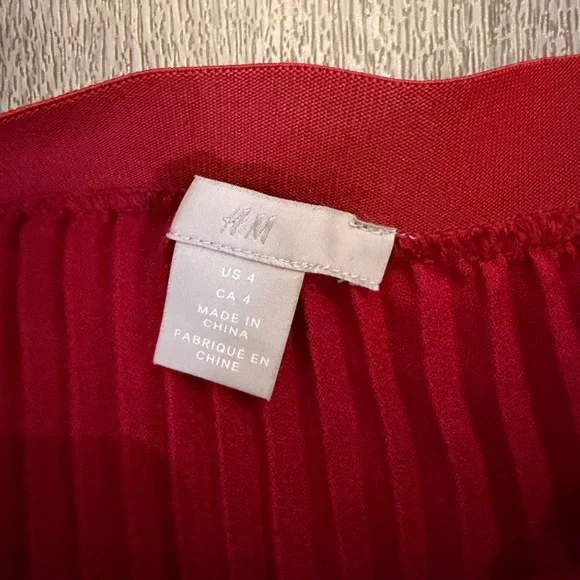 H&M Vibrant Red A-Line Skirt - Picture 2 of 2